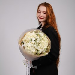 sbornyj buket s beloj gortenziej 5